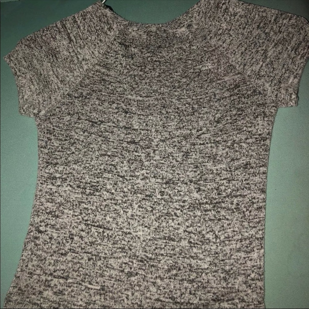 Keyhole Crop Top - Picture 2 of 4